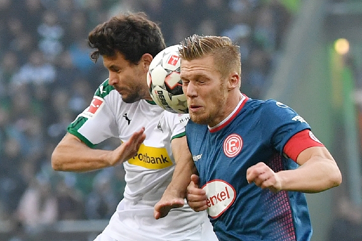 他帮助球员 他帮助球员